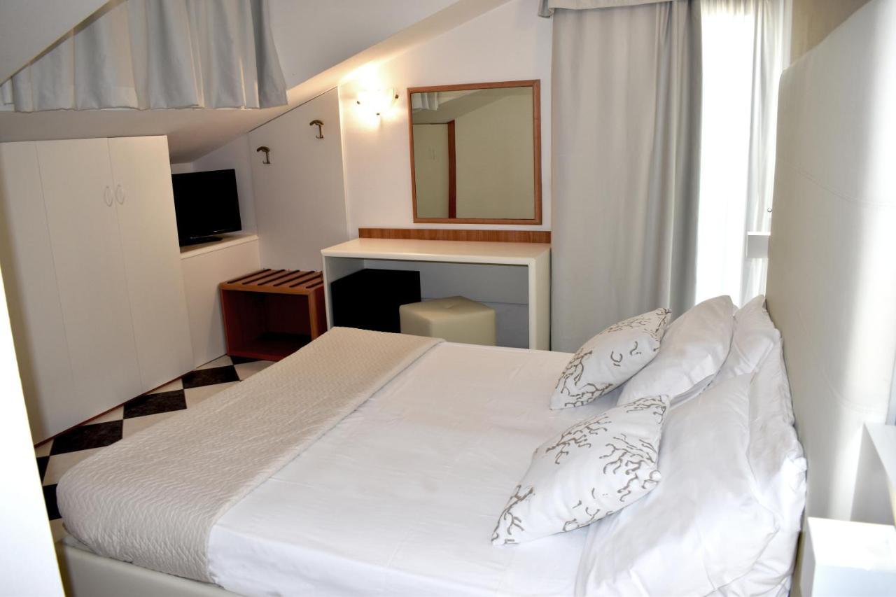 Hotel El Salvador Frontemare Piscina Riscaldata Lido di Jesolo Dış mekan fotoğraf